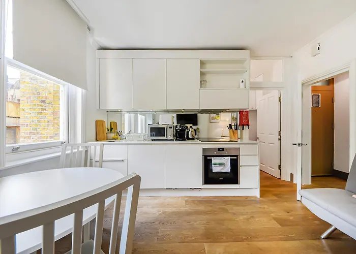 Modern One Bedroom In Fitzrovia, Central London